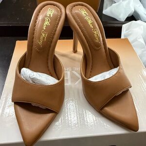 The Shoe Fairy Women's Tan Heels